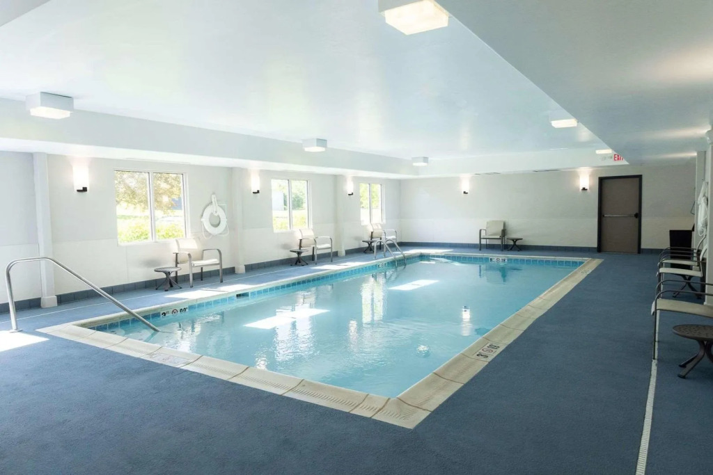 Country Inn & Suites Etown