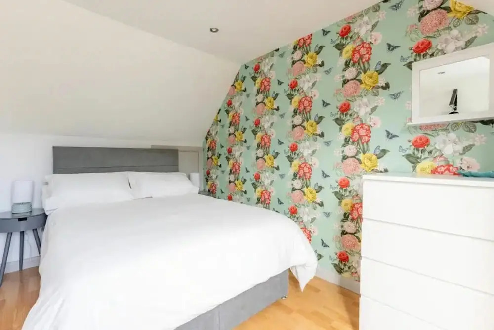 2 Bedrooms, Overlooking Little Petherick Creek