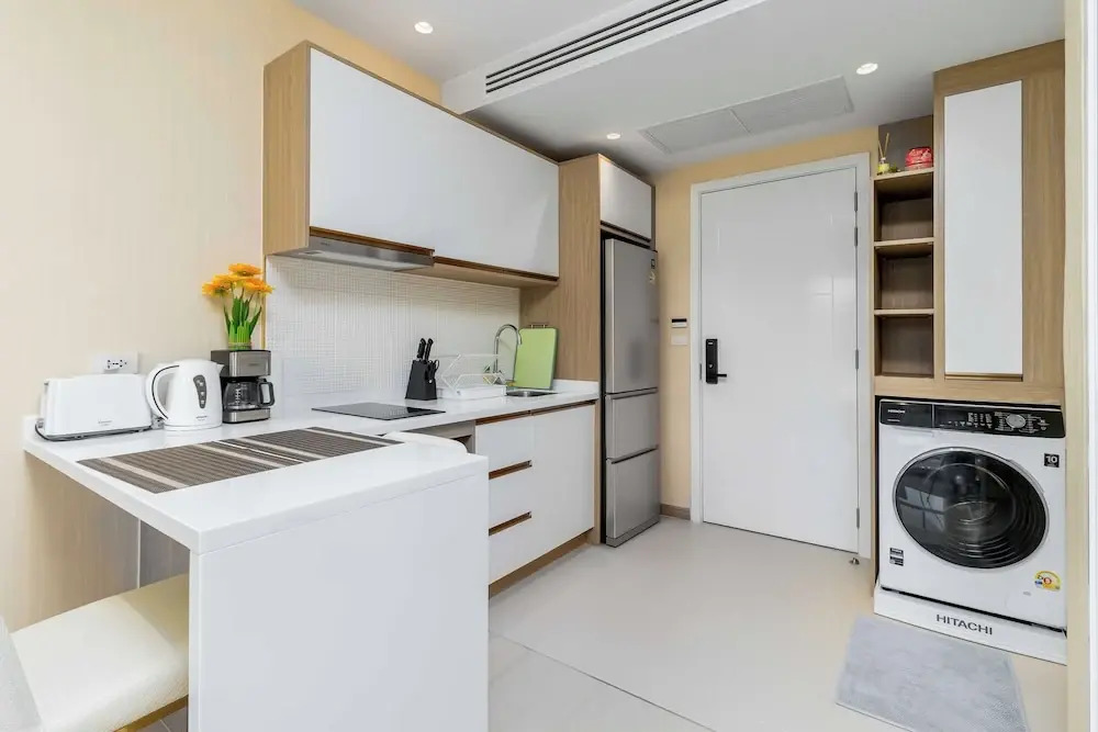 City1BR Condo Pool Gym C261