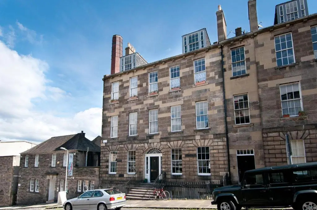363 Spacious 3 bedroom 18th century property in the city centre