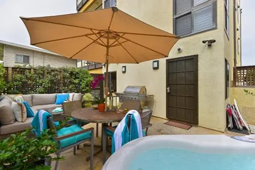 #503 - Charming la Jolla Village Condo W/Endless Ocean Views Two-Bedroom Apartment