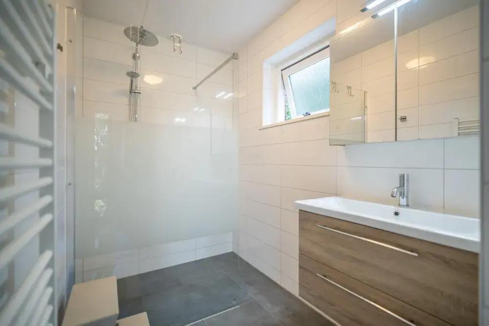 Tastefully and Modernly Furnished 5-person Bungalow