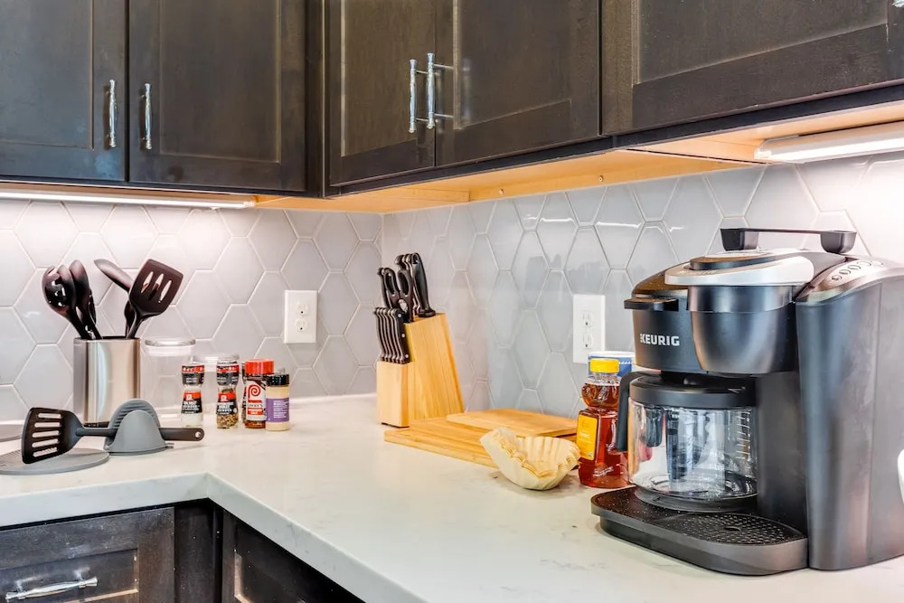 Attractive Midtown House 3br 3.5ba 3 Bedroom Home by RedAwning