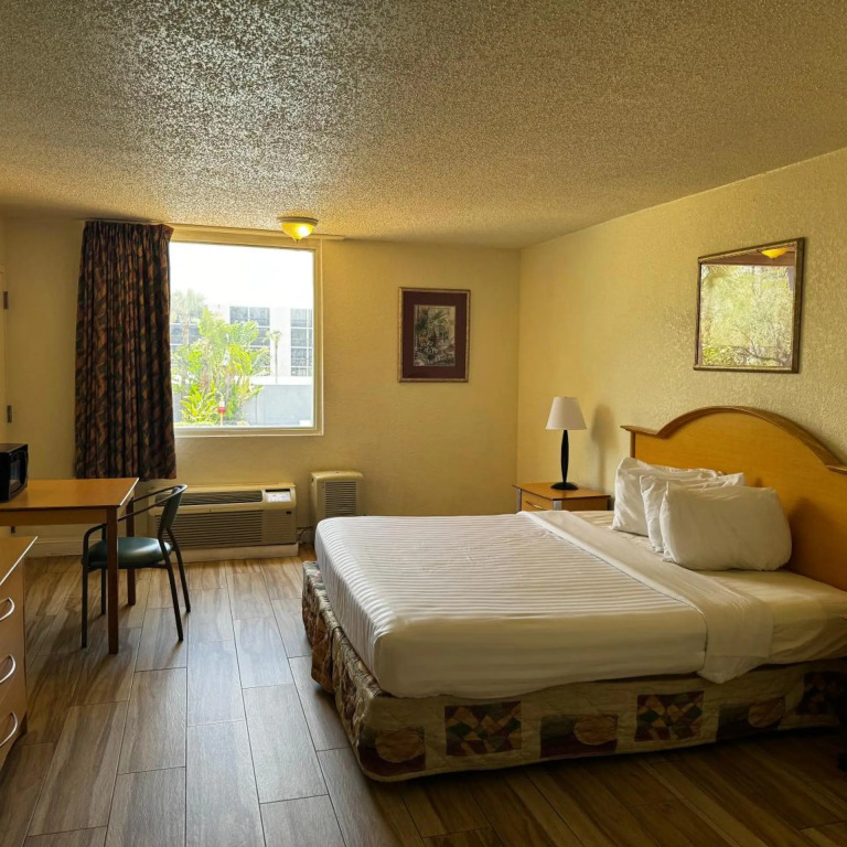 Monumental Movieland Hotel