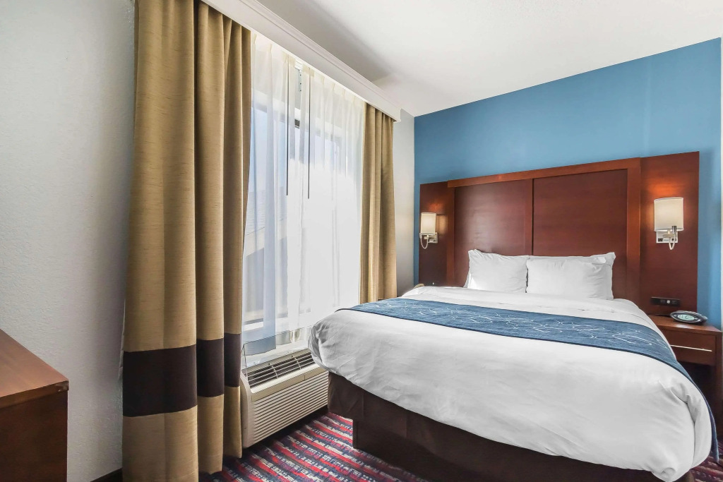 Comfort Suites St Charles-St Louis