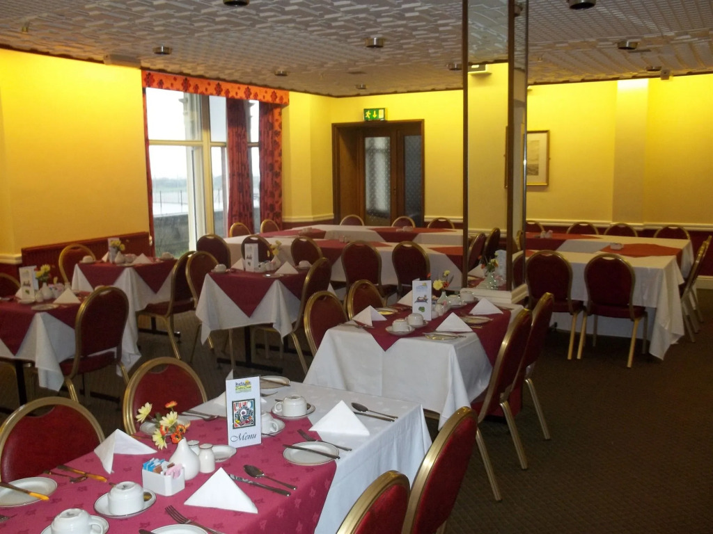 Palm Court Hotel