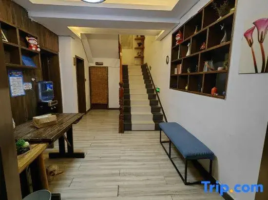 Sheyu Linjiang Homestay (Fenghuang Ancient Town Scenic Area Tuojiang)
