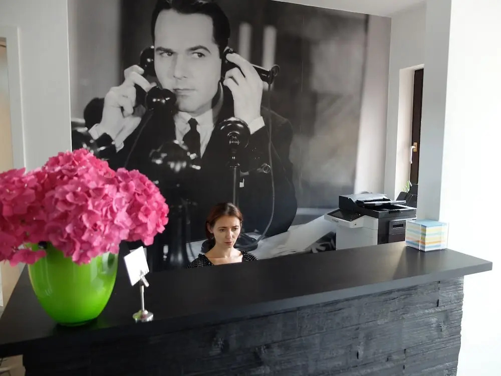 Hotel Sirrah