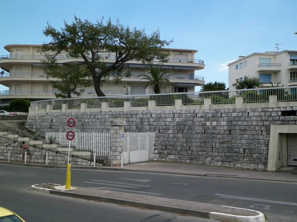 Modernized Apartment in Antibes with Terrace