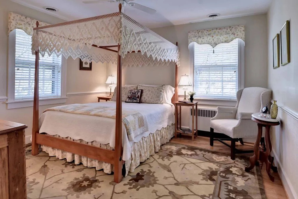 Bentley Manor Inn