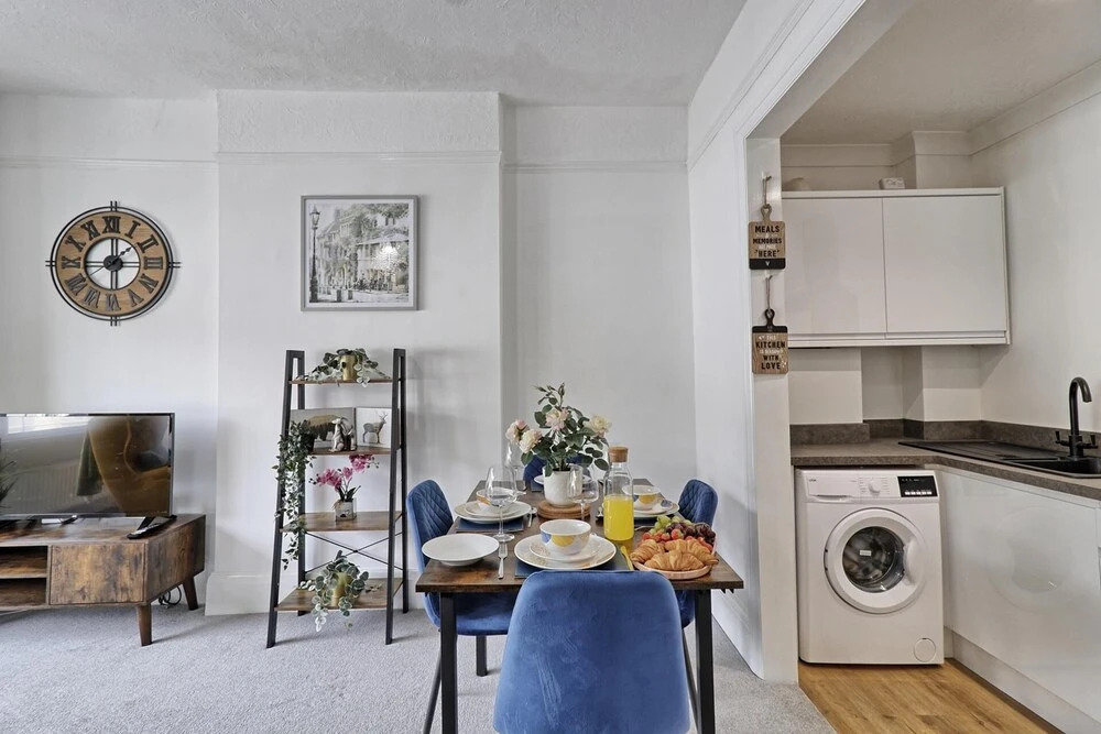Lovely 2bed Apartment in Westcliff-on-sea!