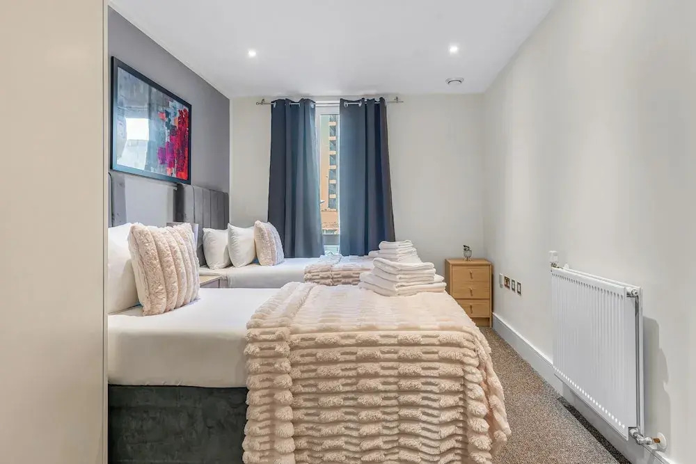 Two Bedroom Apartment in Limehouse