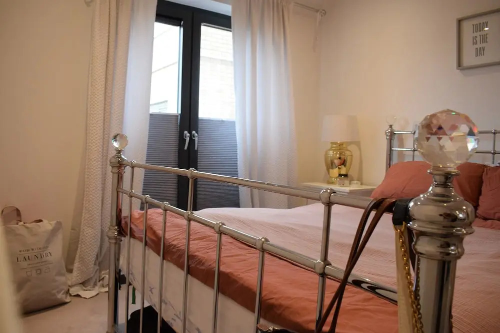 2 Bedroom Apartment With Parking in Camberwell
