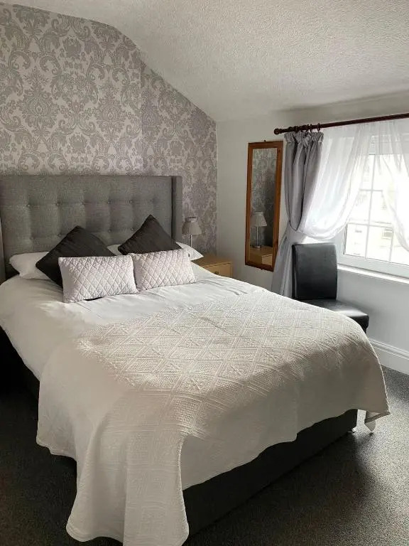 The Clovelly Hotel