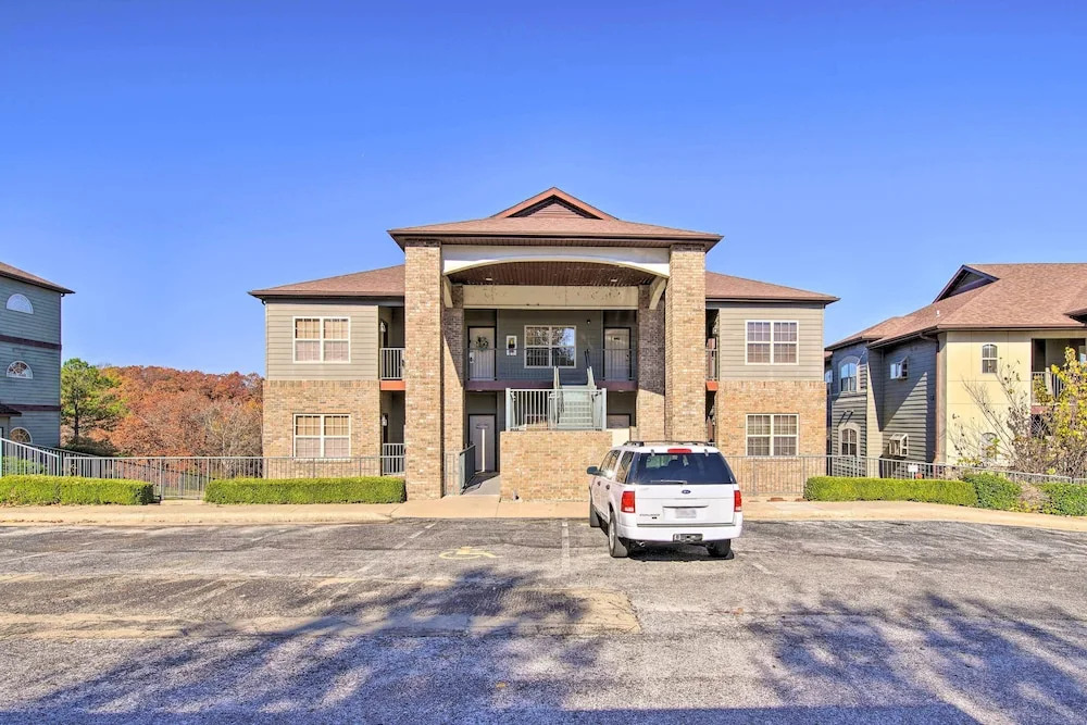 Pool Access & Private Patio: Branson West Condo!