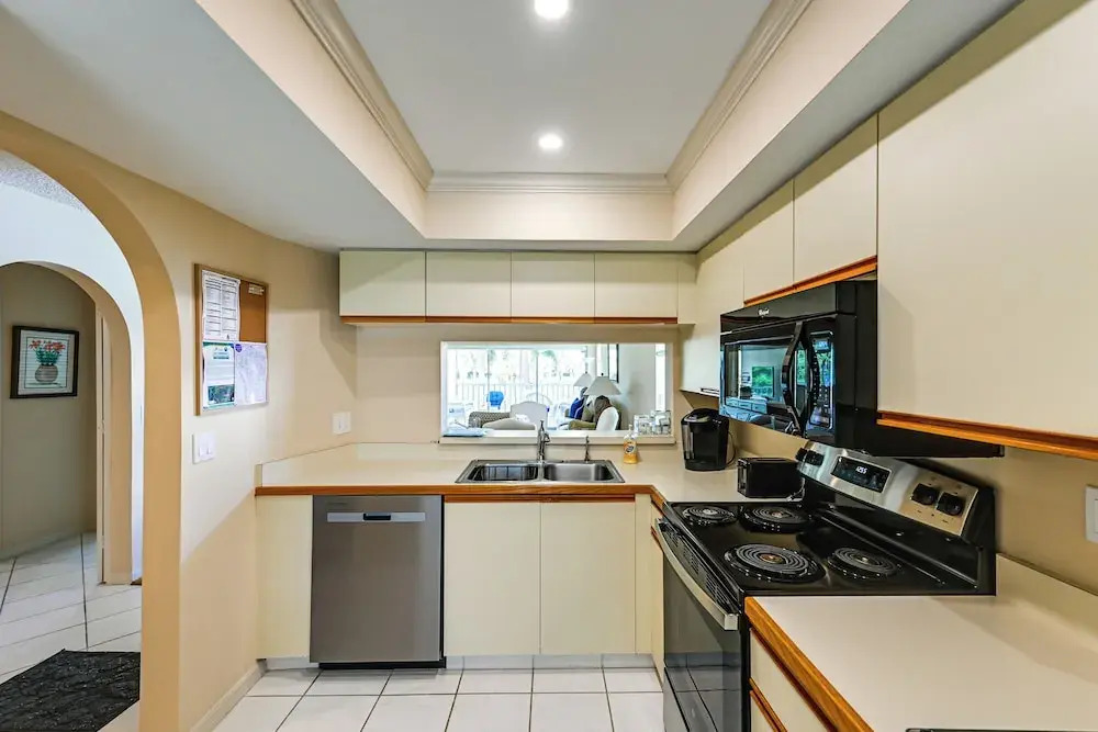 Snowbirds Welcome! Naples Resort Condo Near Golf
