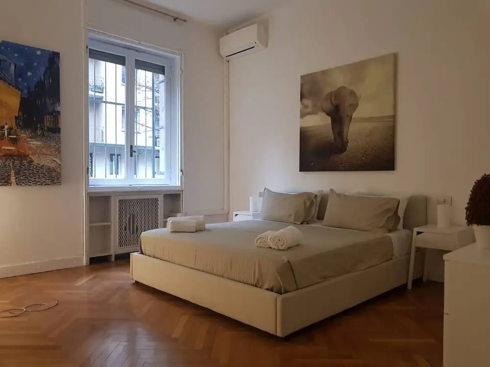 Exclusive 4 Bedrooms Apartment in Milan Center