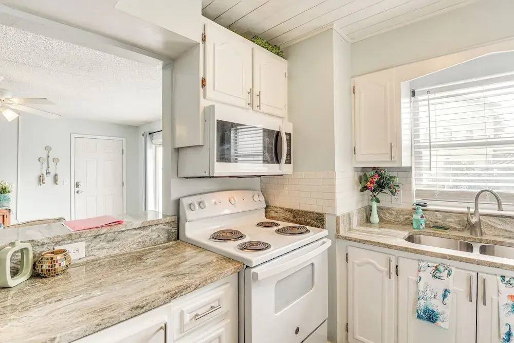 Oceanside Ormond Beach Condo, Steps to Shore!