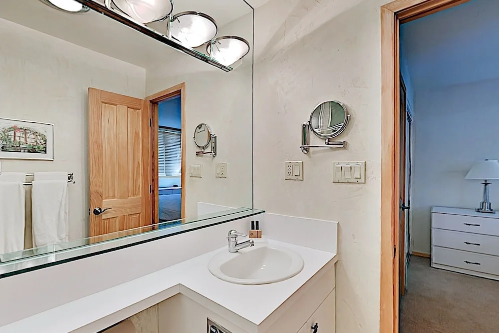 Snowmass Village Condo w/ Hot Tubs by RedAwning