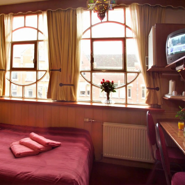 Nadia Hotel