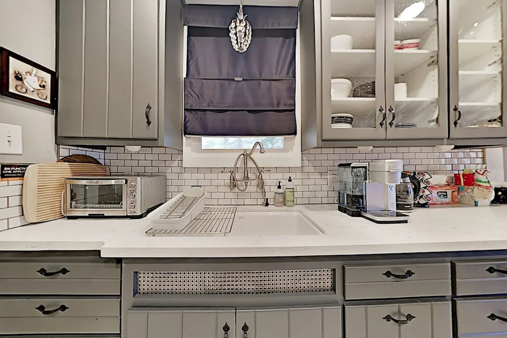 Incredible Restored Vintage W/ Hot Tub 2 Bedroom Home