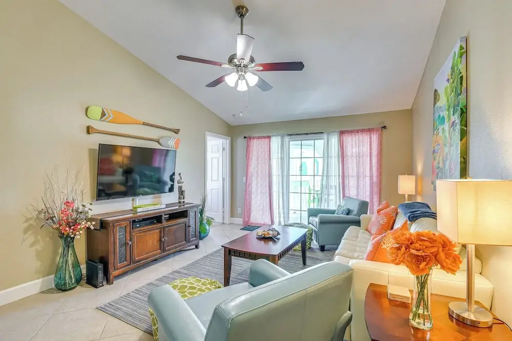 Walk to Babe's Beach! 3rd-floor Condo w/ Pool