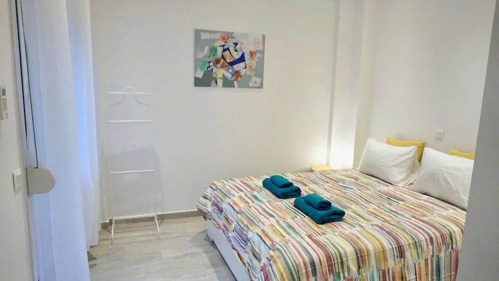 Spacious Modern Apt in Athens near Metro