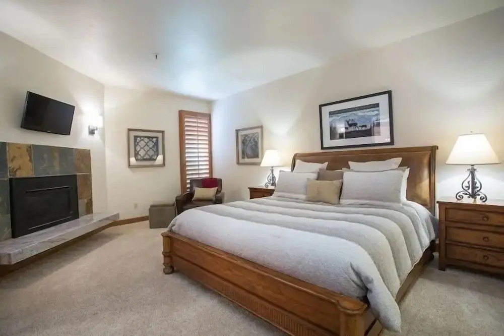 Pinnacle at Deer Valley Resort - Four Bedroom Condo with Hot Tub #1065 4 Condo