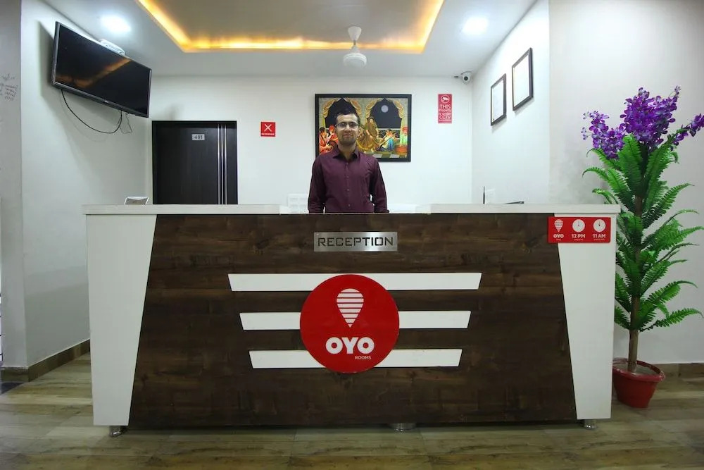 OYO 8864 Hotel Royal City