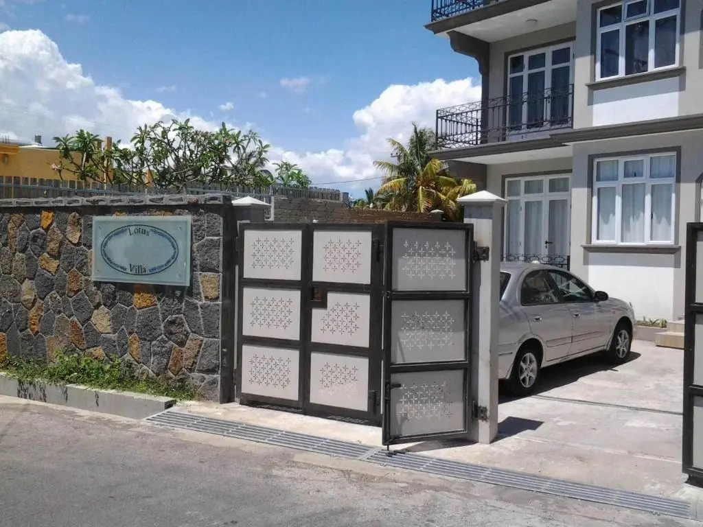 Twins Apartments Flic en Flac Beach