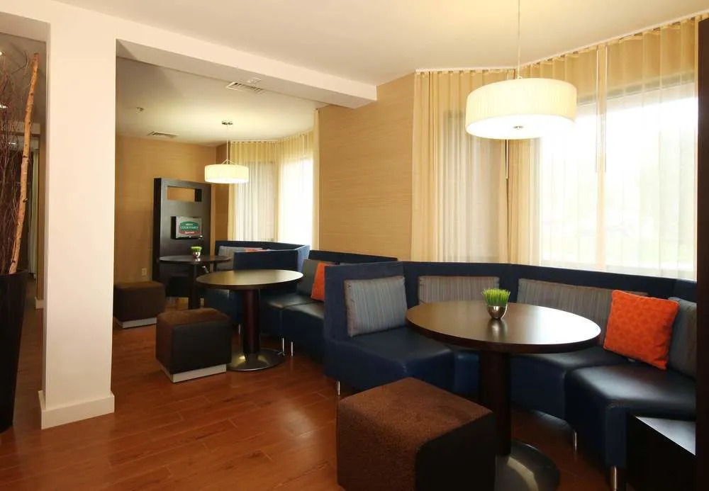 Courtyard by Marriott Chicago Bloomingdale