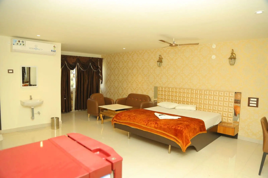 Hotel Santoshi Novatel