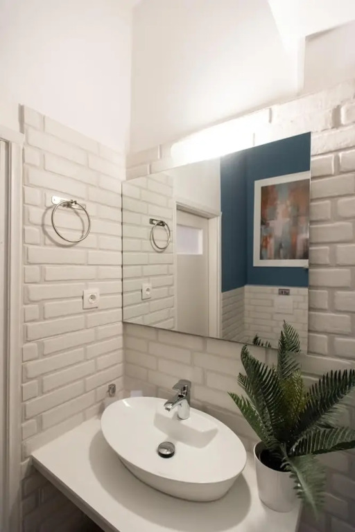 Blue Ark Comfort near Acropolis