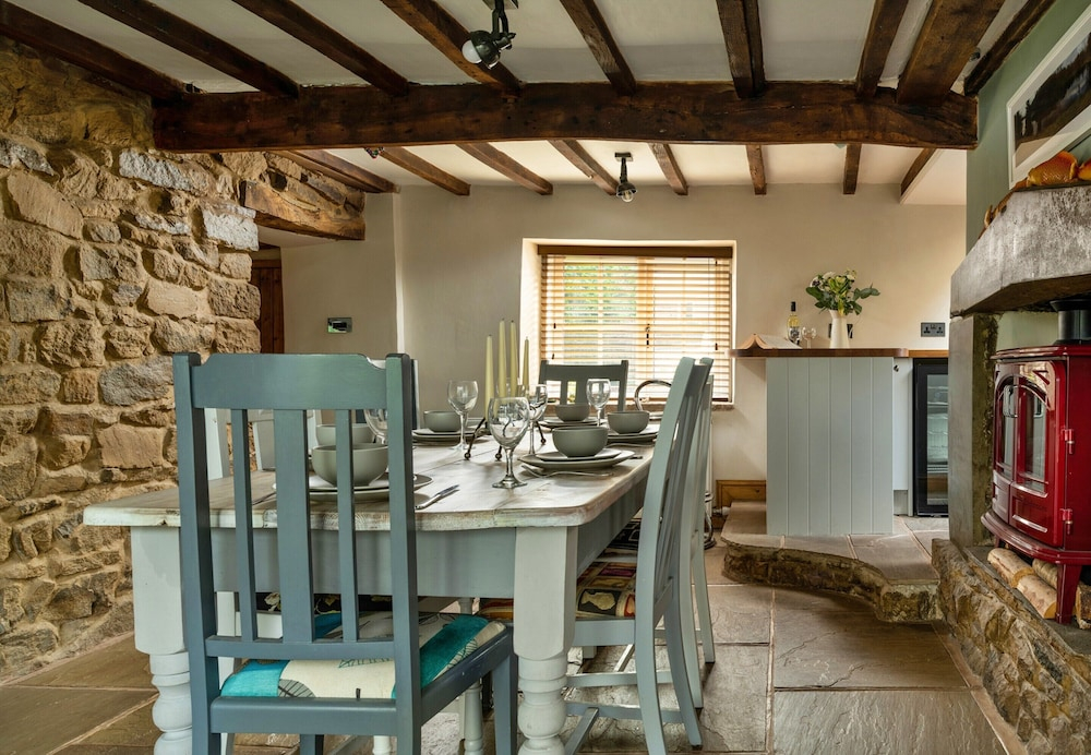 Cozy Cottage in the Heart of Buxton, No Deposit