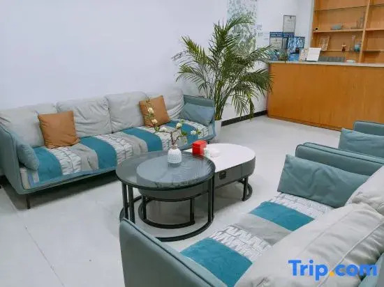 Linghua Homestay (Huangshan South Gate Transfer Center)