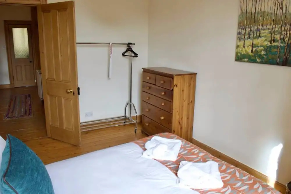 2 Bedroom Flat Near The Kings Theatre
