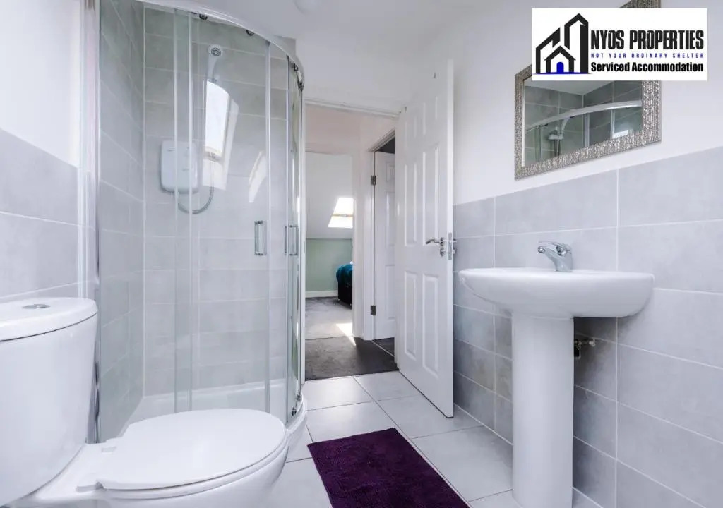 30  Off Monthly Stay/ 4 Bed House/ Free Parking