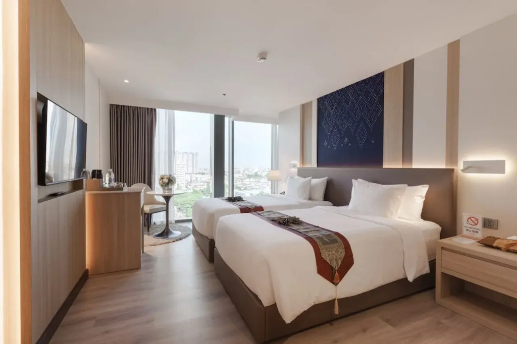SZ Canalside Hotel