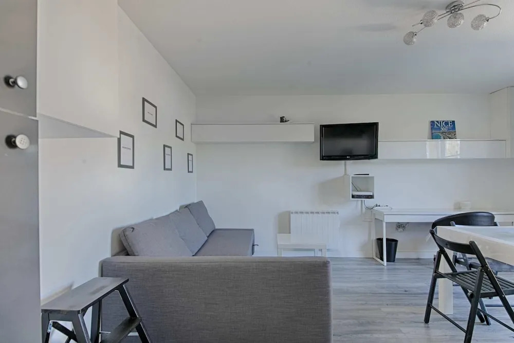 Nice 2 Room Apartment With Terrace - Vieux Nice