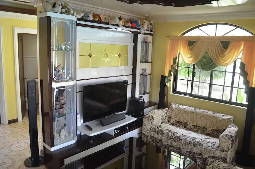 Kim Beatriz Compound