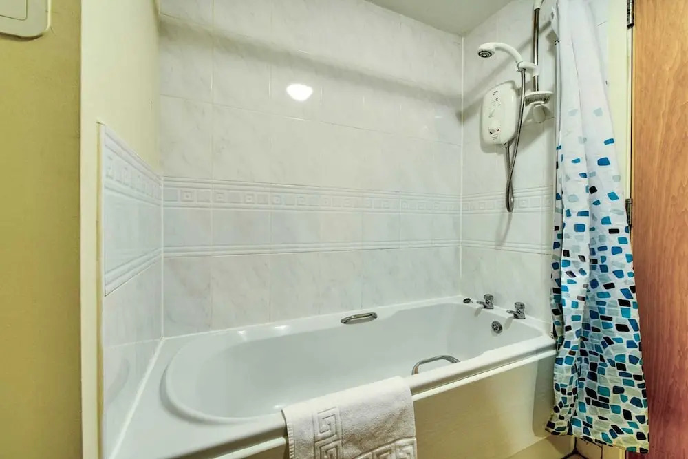 Cosy Apartment with Balcony, Close to City Centre