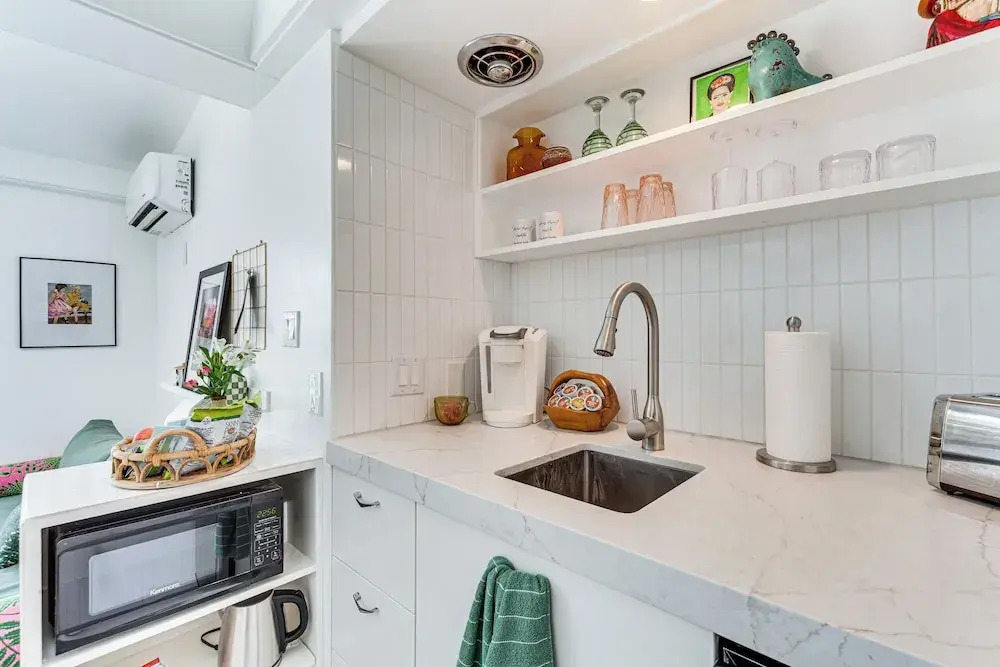 5 Blocks to El Paseo: Palm Desert Casita w/ Pool