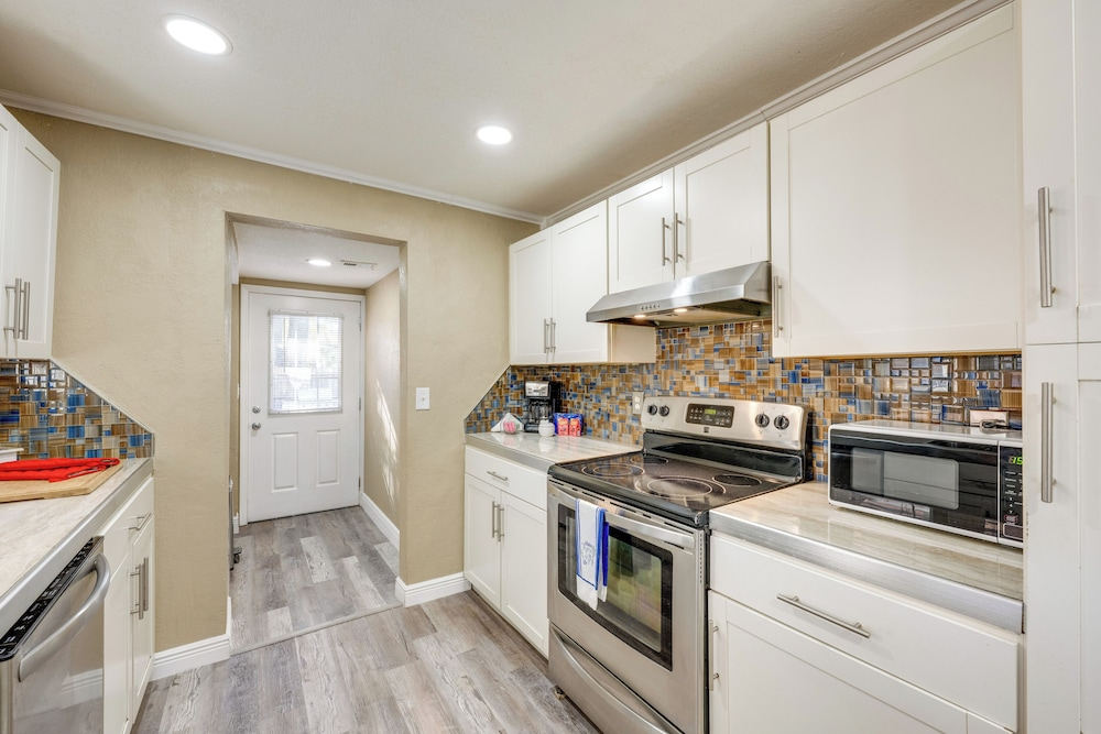 2 Mi to Shore: Modern Daytona Beach Gem w/ Patio!