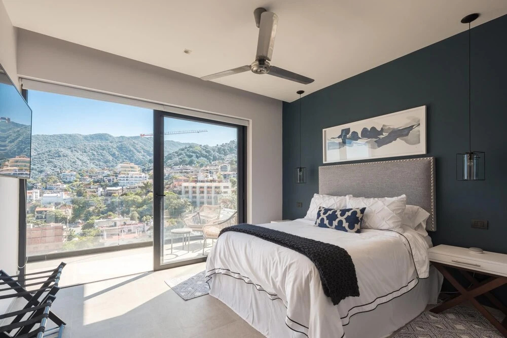 Sail View-709 Spacious Condo Romantic Zone Ocean Views