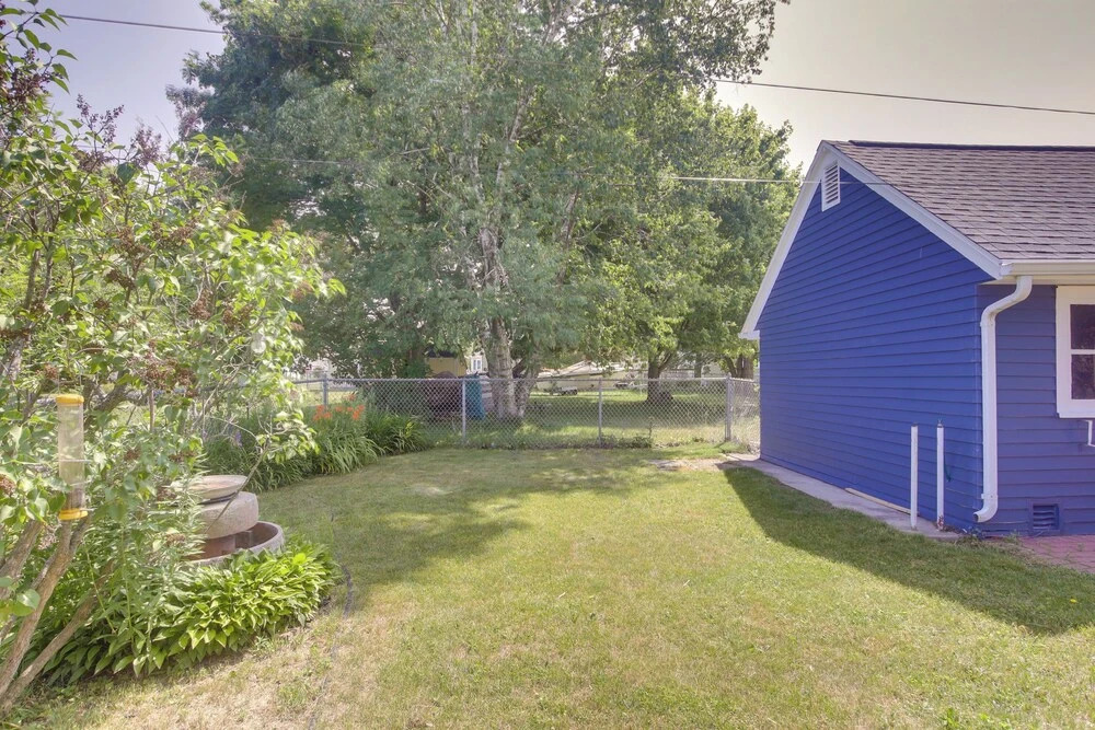 Cozy Wisconsin Abode: Walk to Lake Michigan