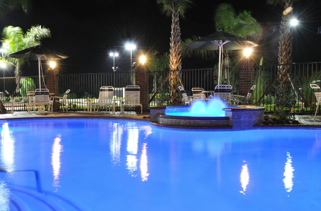 Holiday Inn Express Hotel & Suites Winnie by IHG