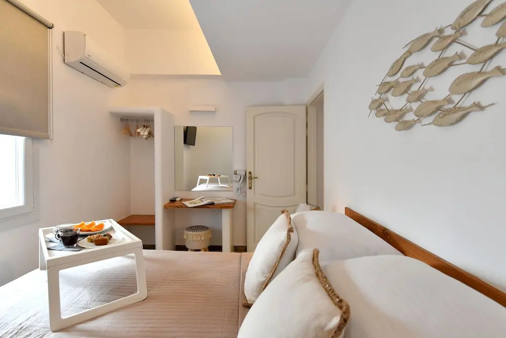 Ammos Luxury Rooms & Home