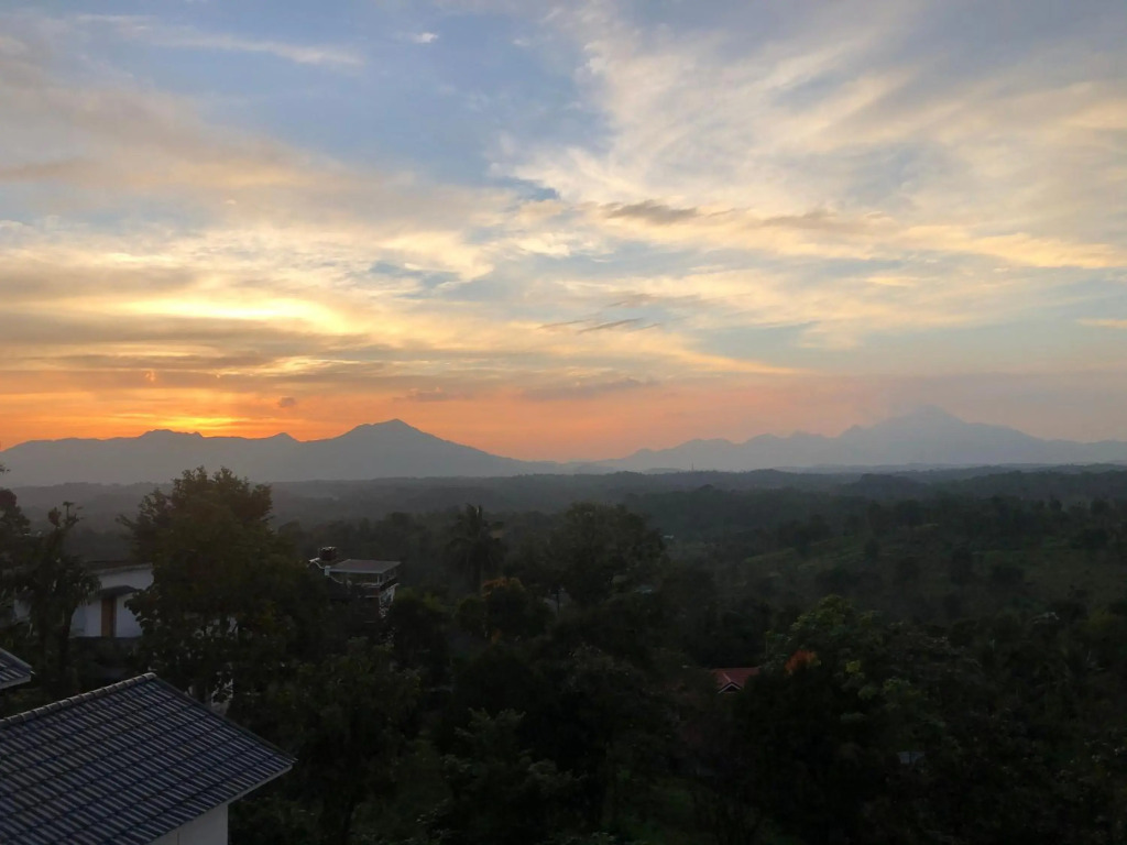 Raveendra Inn