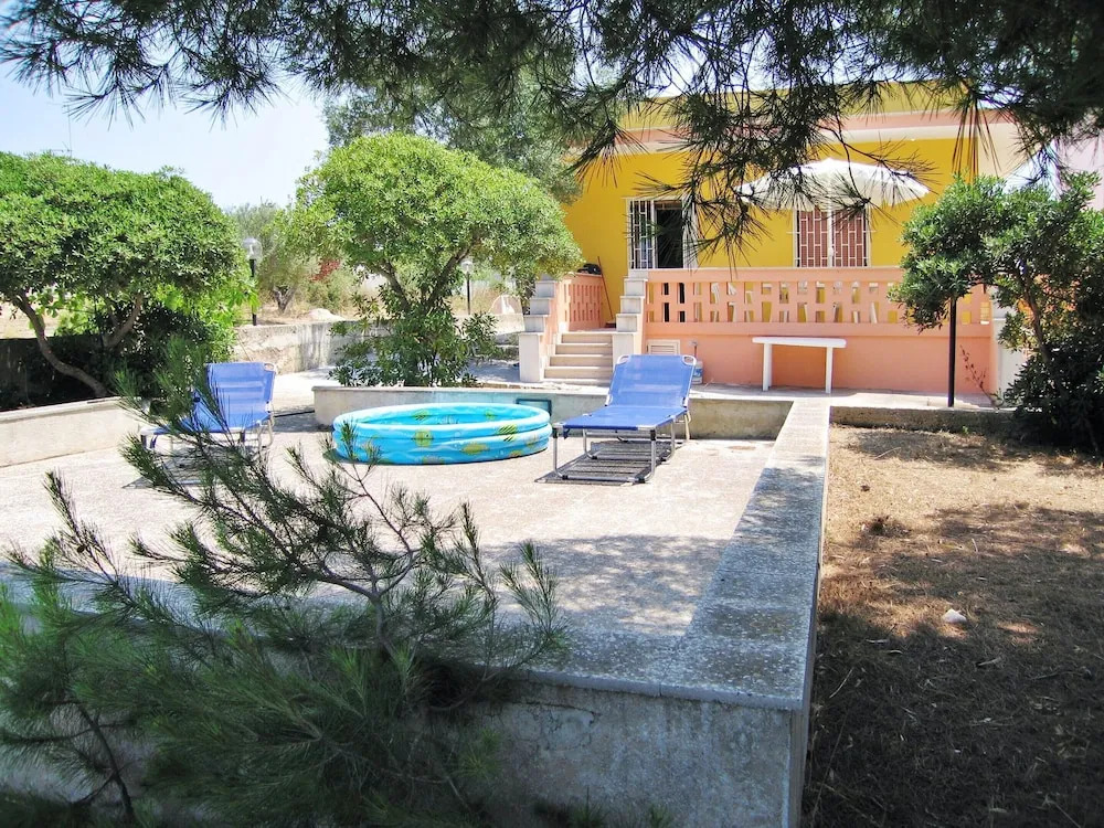 Villa With 4 Bedrooms in Torre Pali Lecce, With Wonderful sea View, En