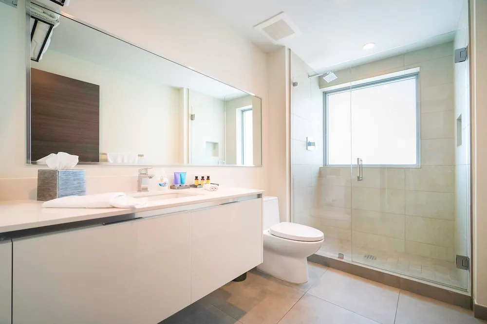 CH Deluxe Apartments  by MDR